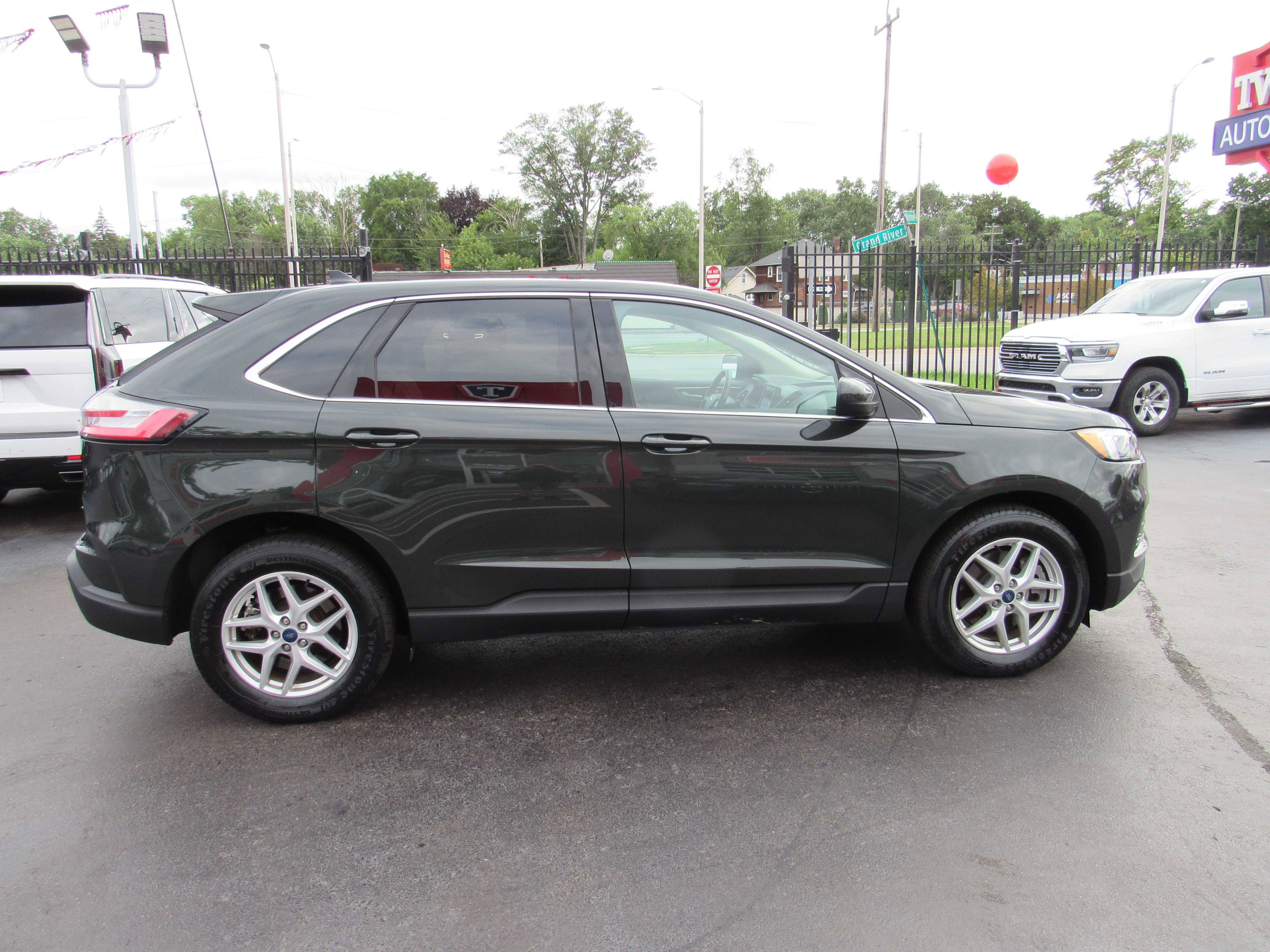2022 Ford Edge SEL Image 4 of 22