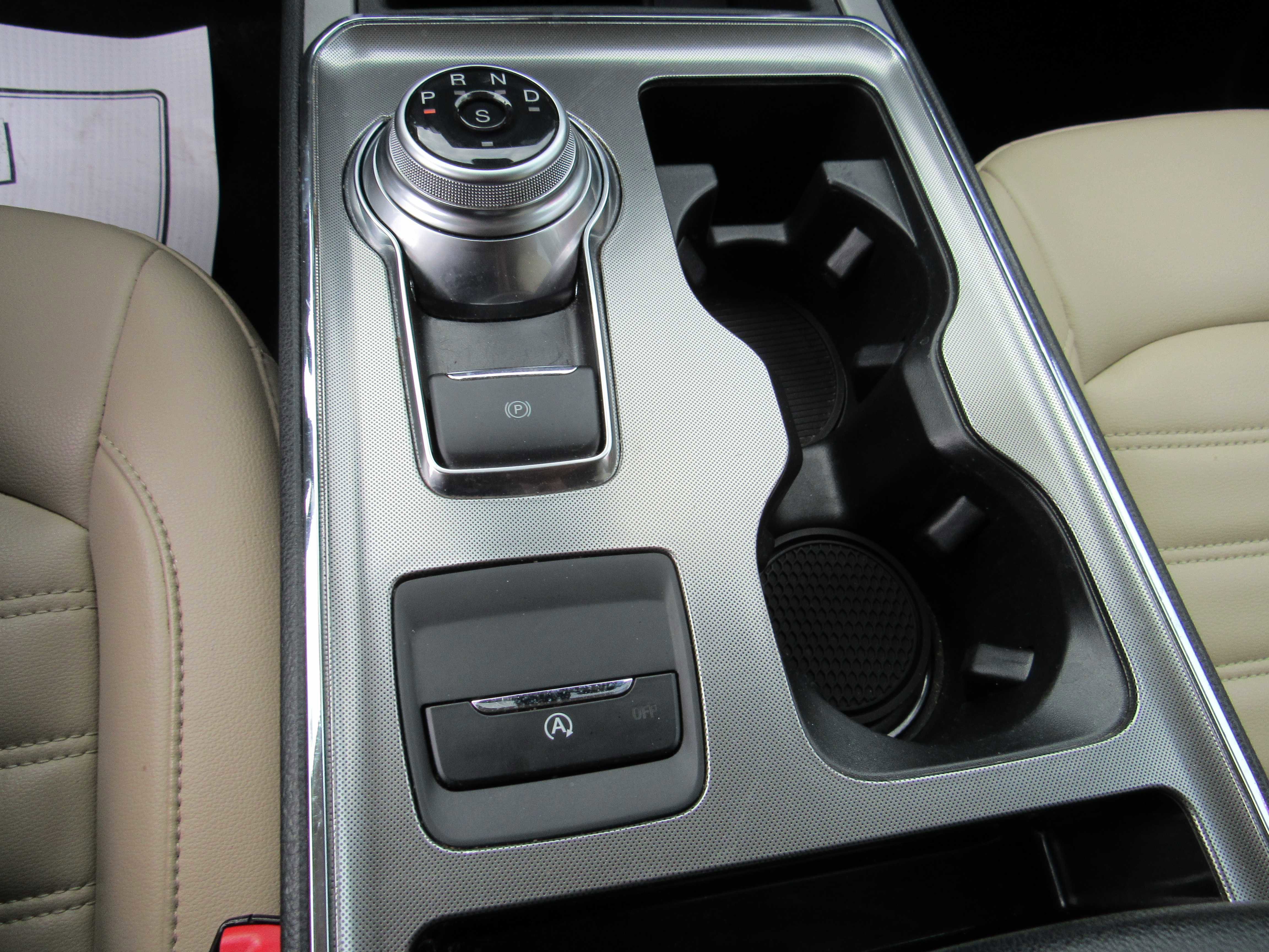 2022 Ford Edge SEL Image 17 of 22