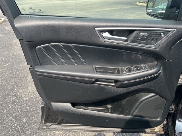 Vehicle image 23 of 55