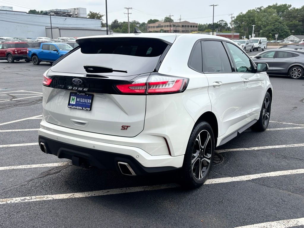 Vehicle image 4 of 34