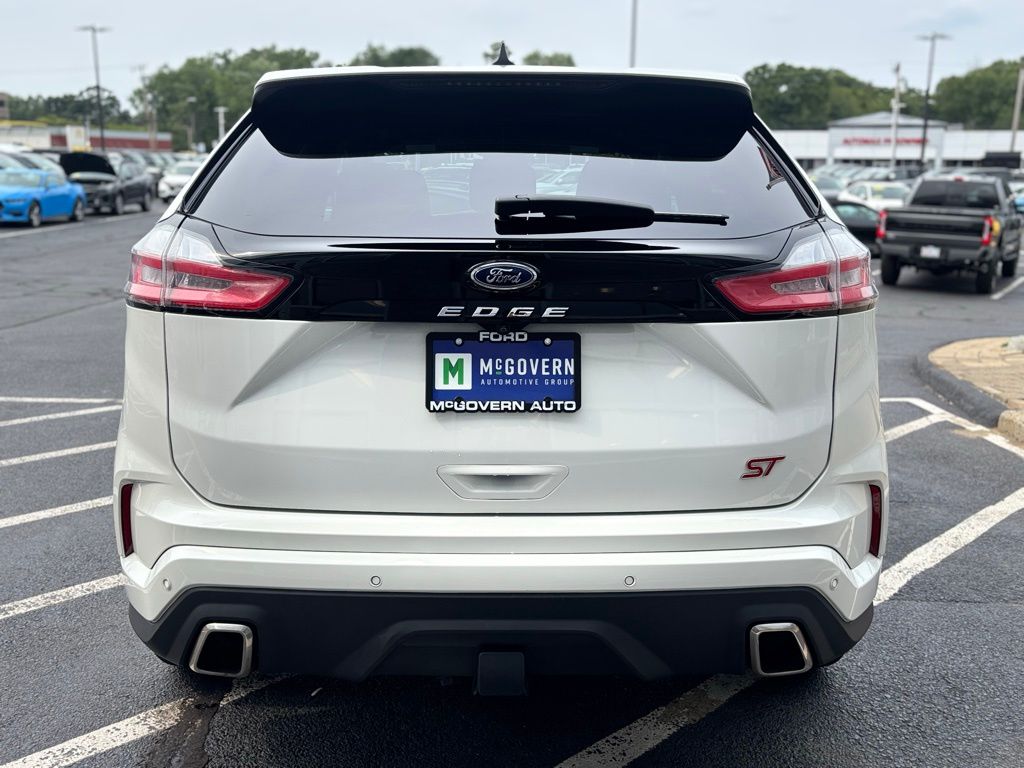 Vehicle image 5 of 34