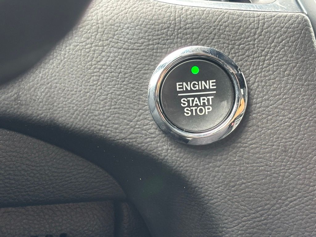 Vehicle image 26 of 34