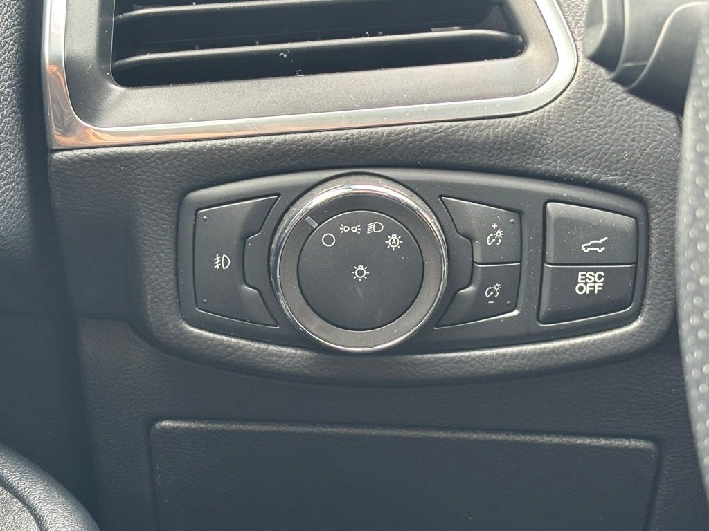 Vehicle image 25 of 34