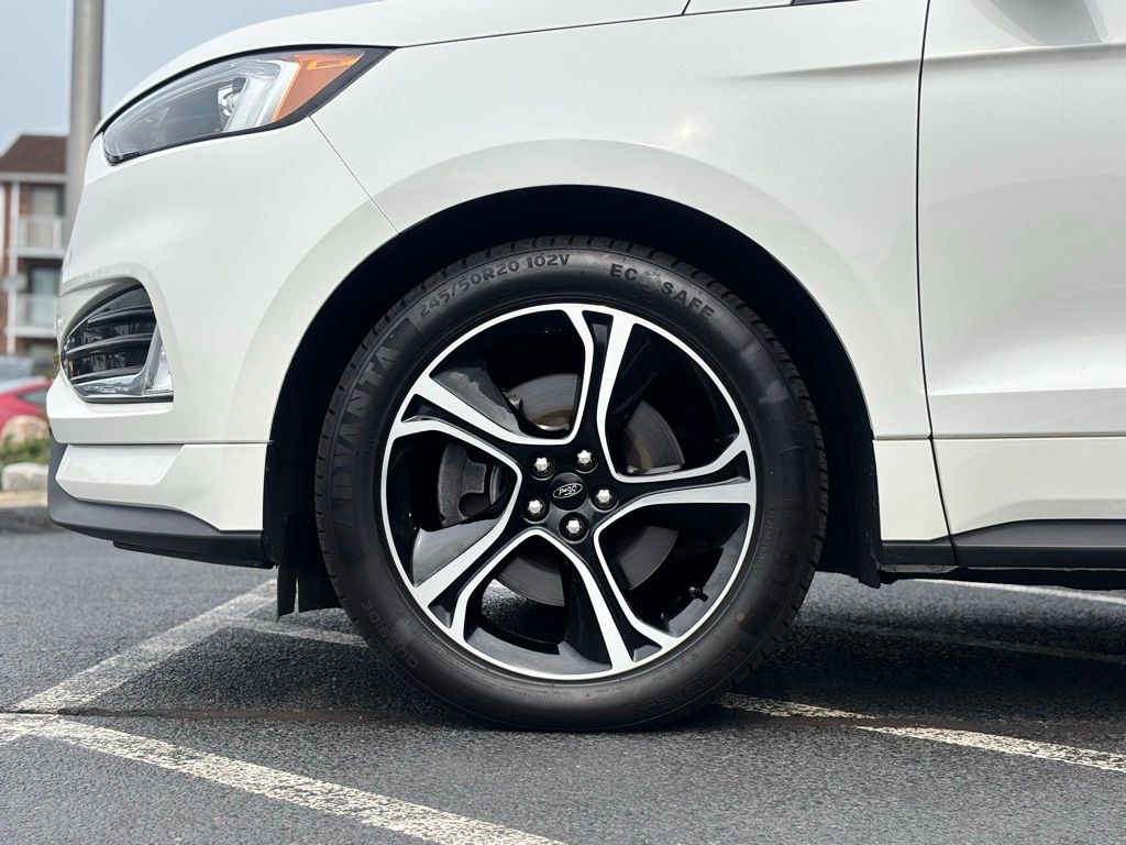 Vehicle image 8 of 34