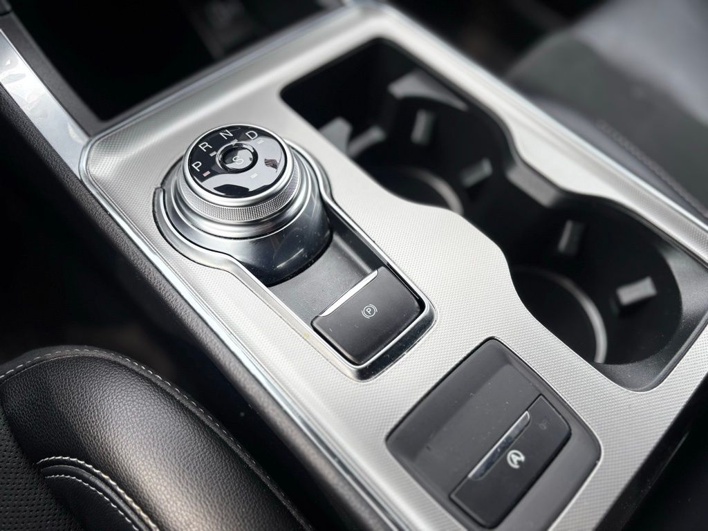 Vehicle image 22 of 34