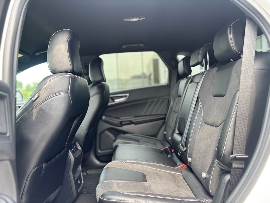 Vehicle image 12 of 34