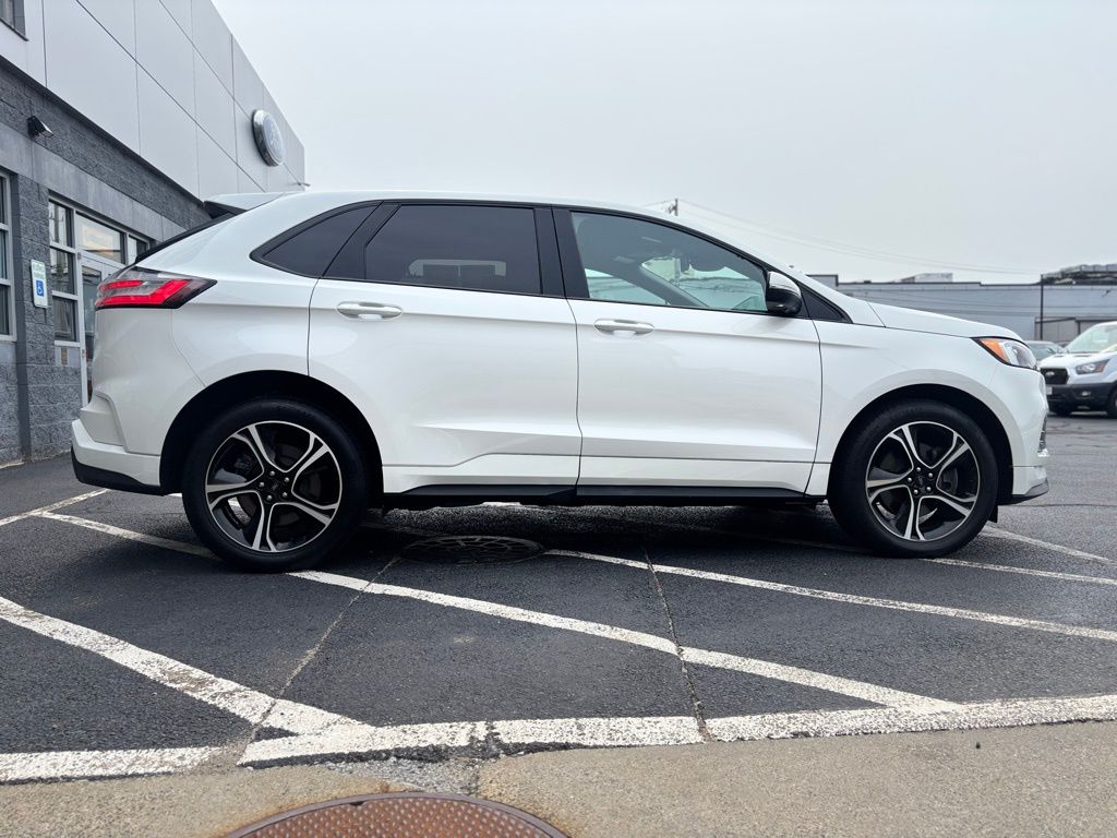 Vehicle image 3 of 34