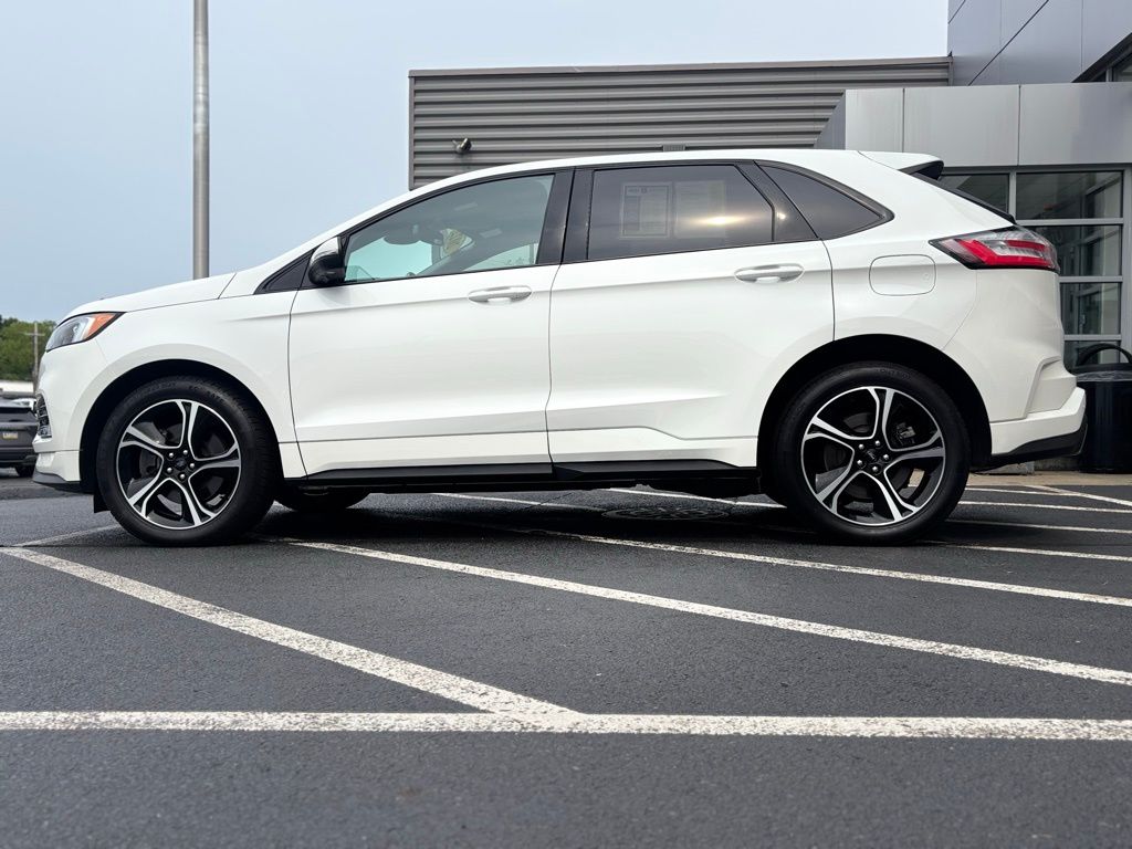 Vehicle image 7 of 34