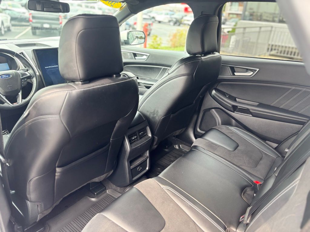 Vehicle image 11 of 34