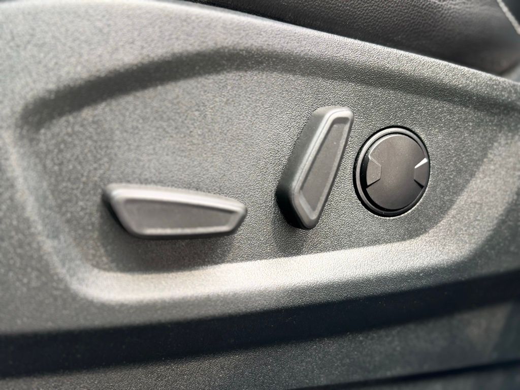 Vehicle image 24 of 34