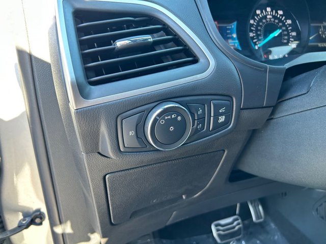 Vehicle image 35 of 37