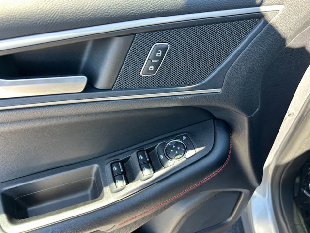 Vehicle image 24 of 37