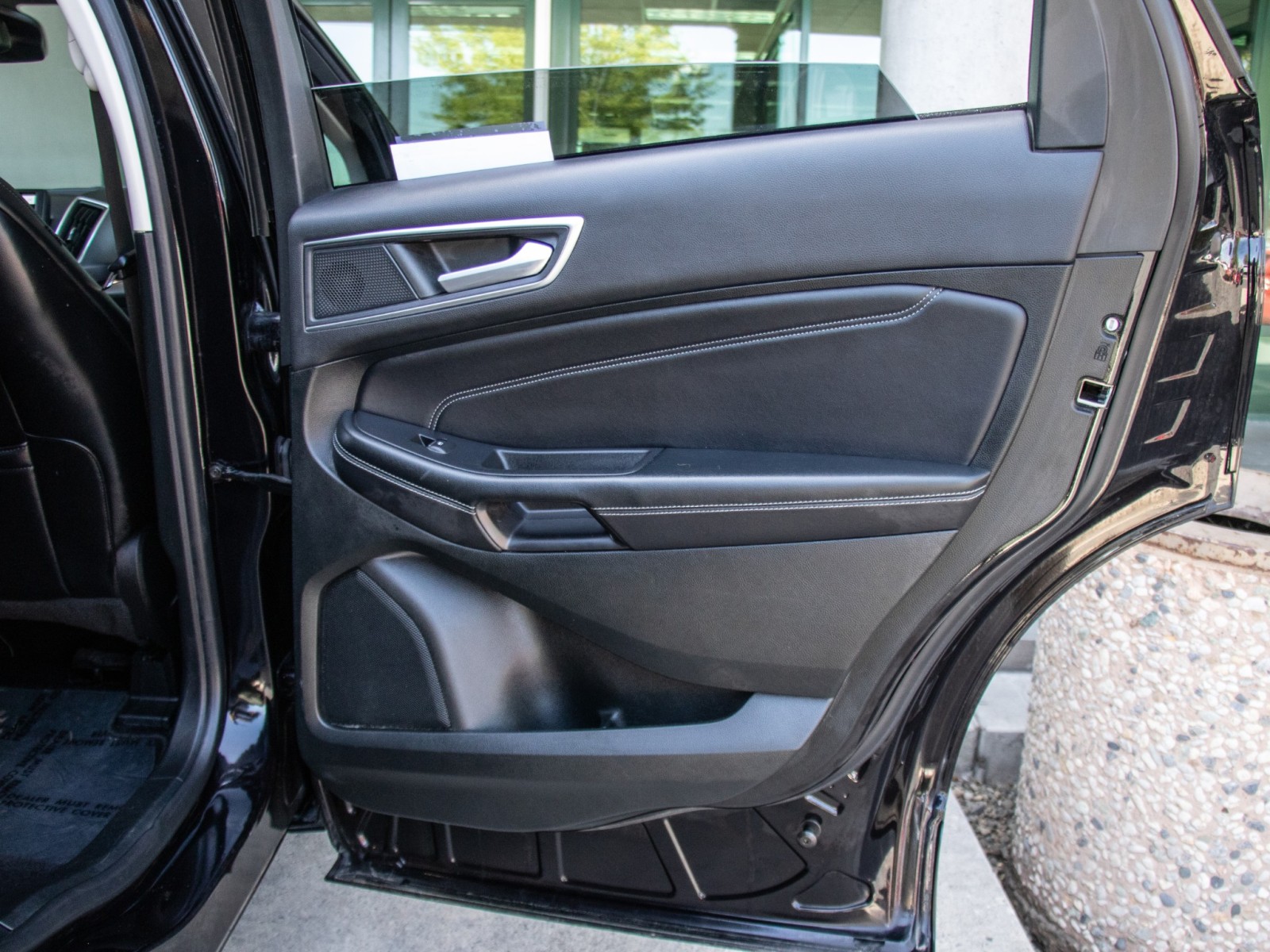 Vehicle image 22 of 24