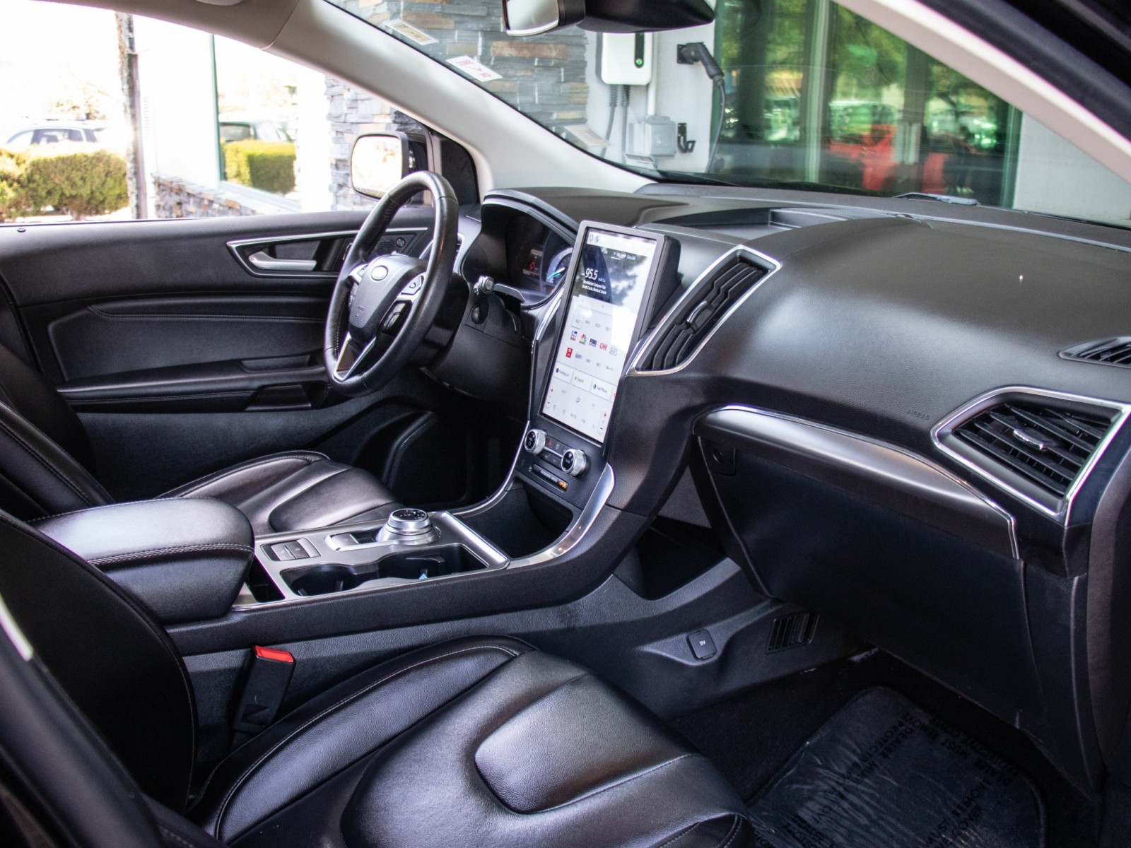 Vehicle image 16 of 24