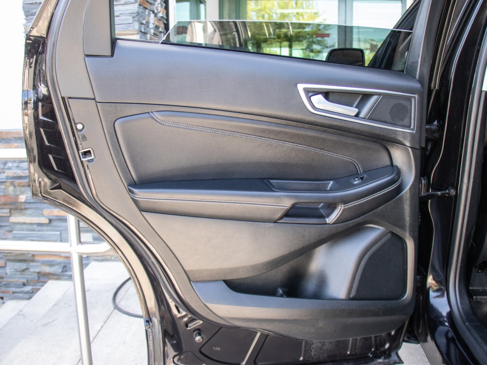 Vehicle image 19 of 24