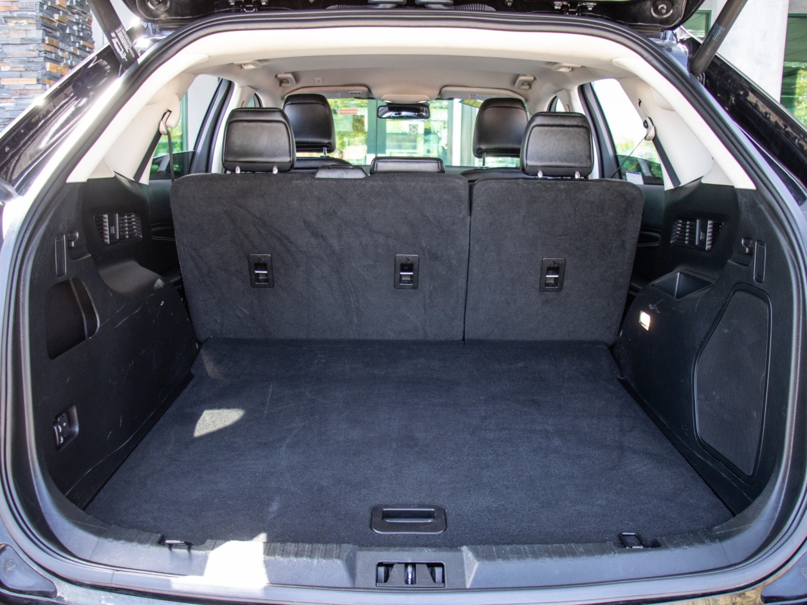 Vehicle image 23 of 24