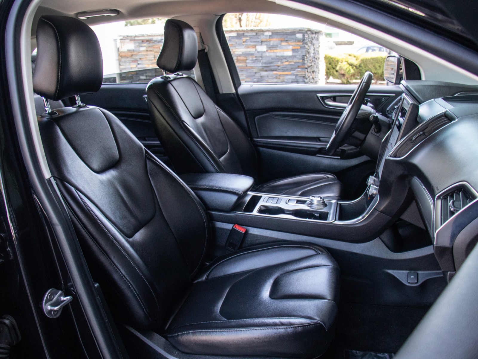Vehicle image 17 of 24