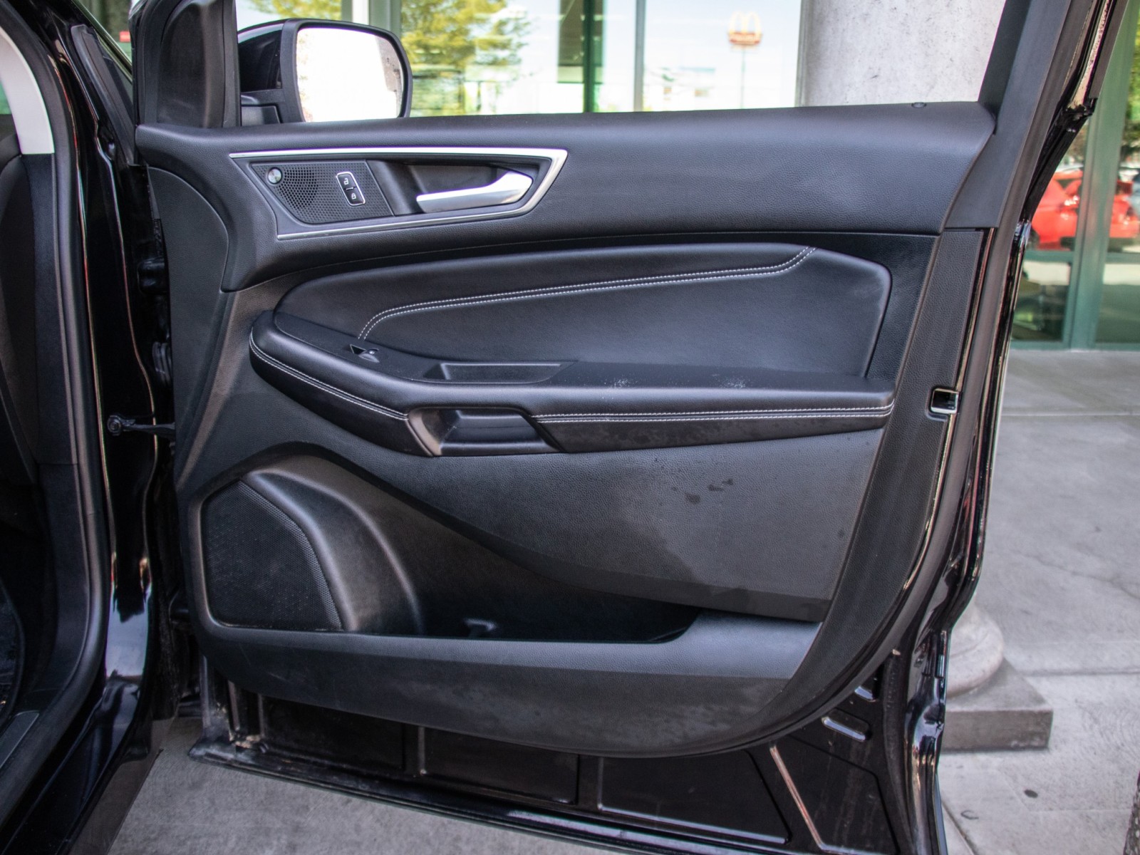Vehicle image 18 of 24