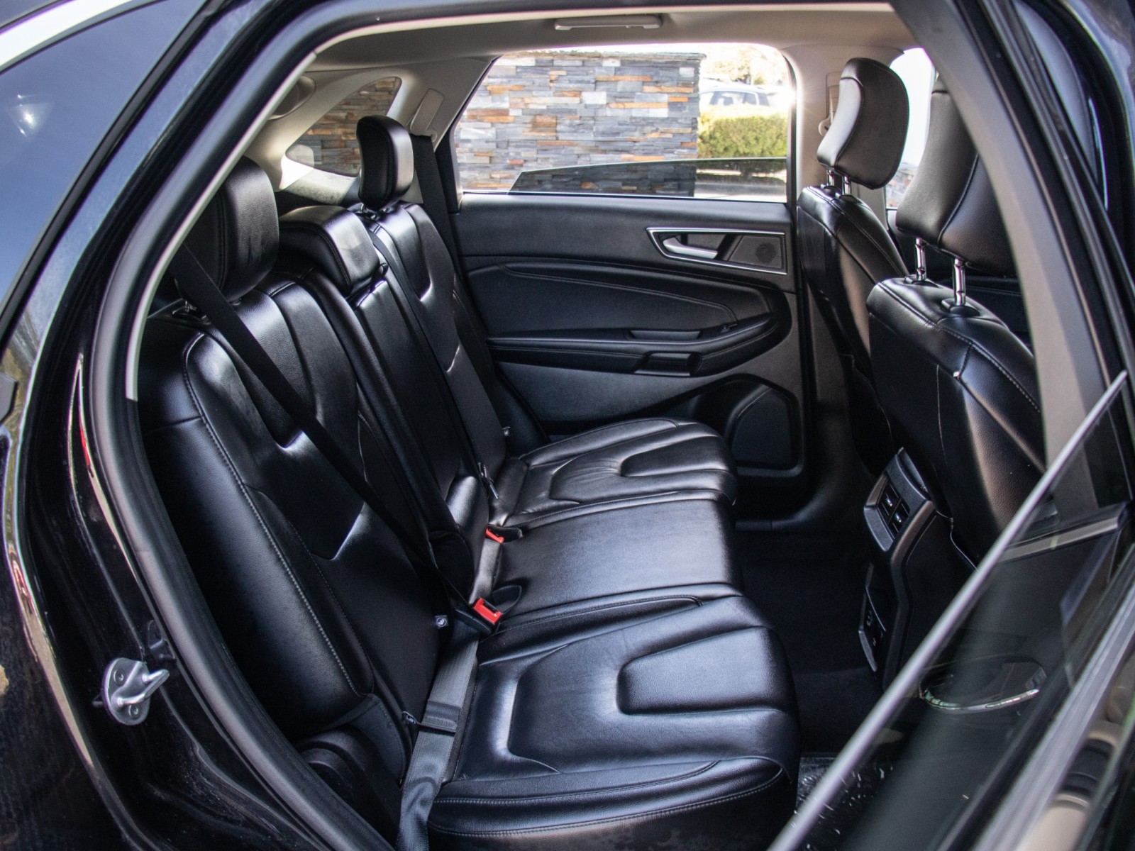 Vehicle image 21 of 24