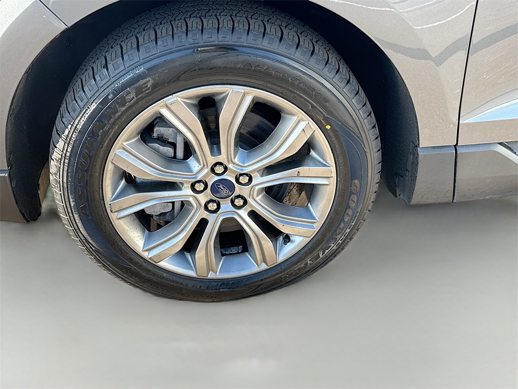 Vehicle image 22 of 23