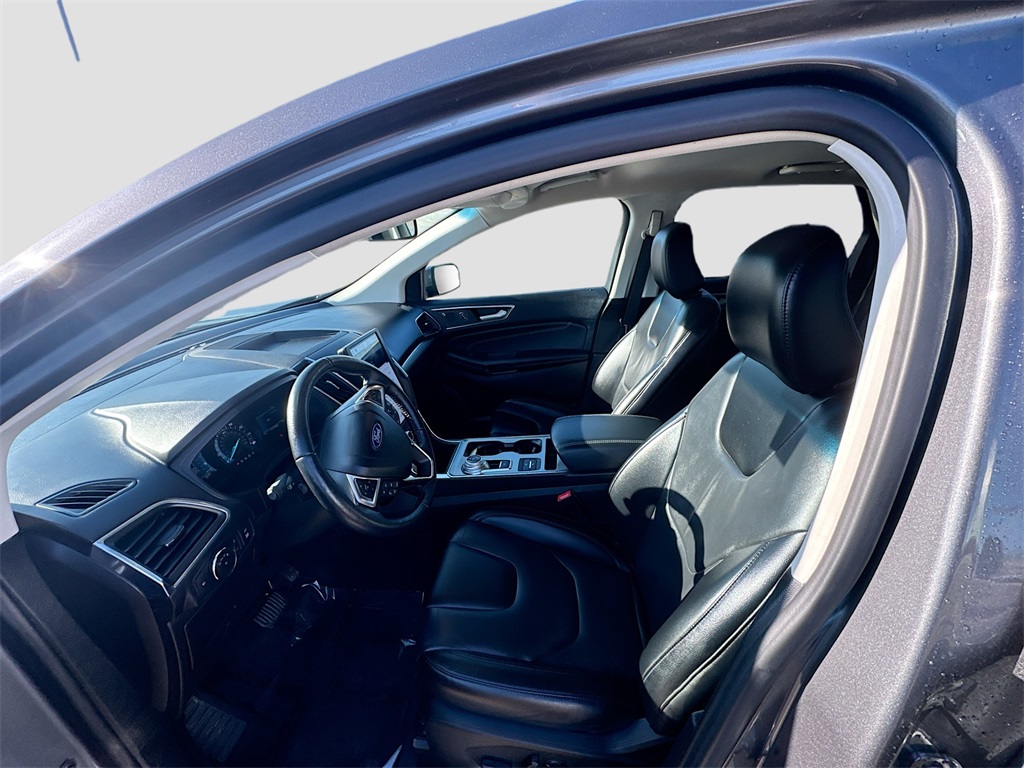 Vehicle image 18 of 23