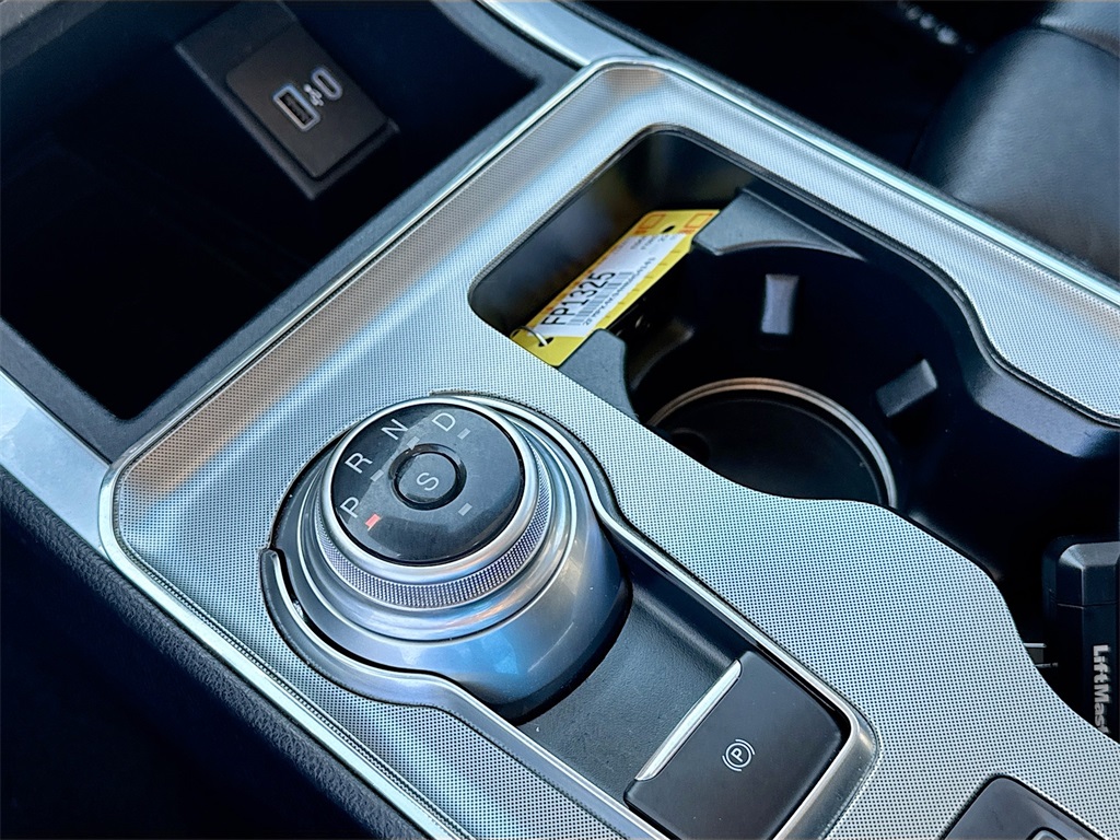 Vehicle image 15 of 23