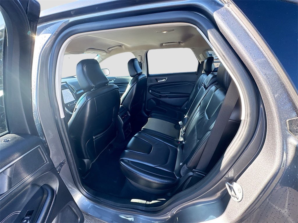 Vehicle image 20 of 23