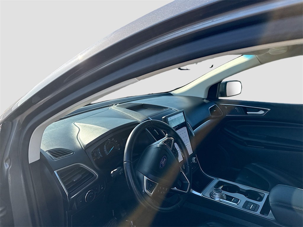 Vehicle image 10 of 23