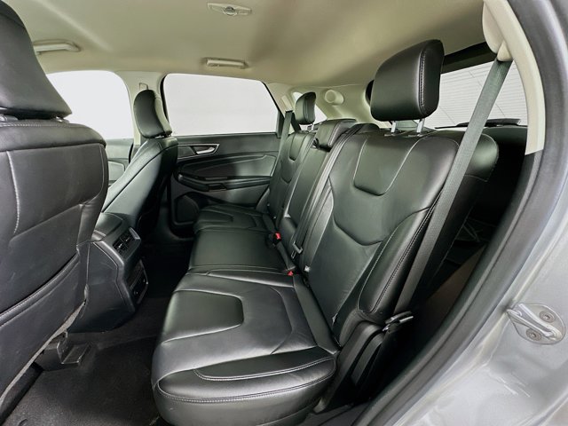Vehicle image 24 of 31