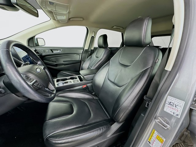 Vehicle image 21 of 31