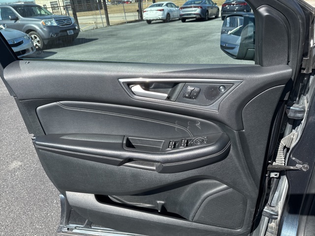 Vehicle image 10 of 20