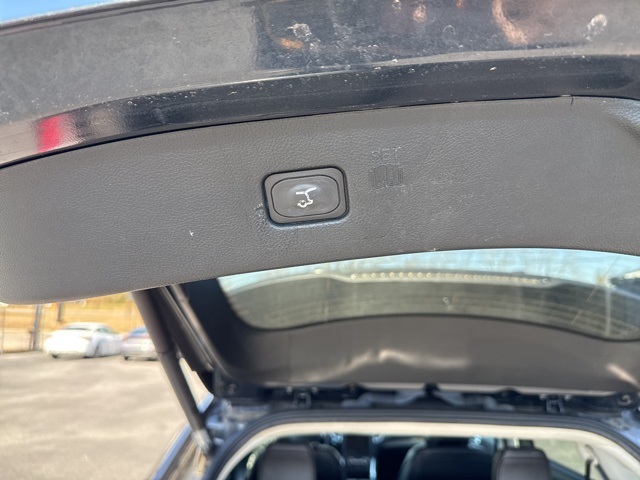 Vehicle image 13 of 20