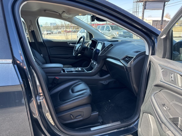 Vehicle image 15 of 20