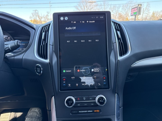 Vehicle image 17 of 20