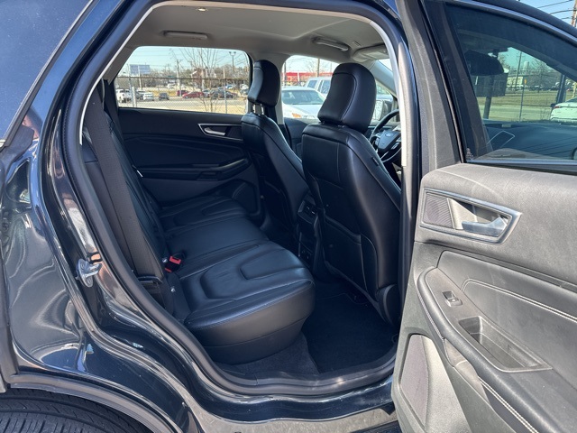 Vehicle image 14 of 20