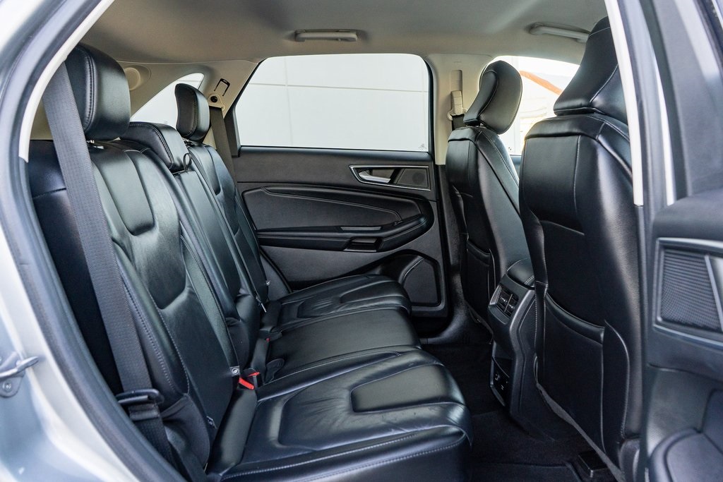 Vehicle image 12 of 31
