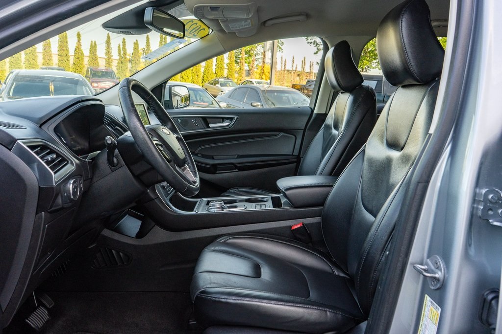Vehicle image 17 of 31