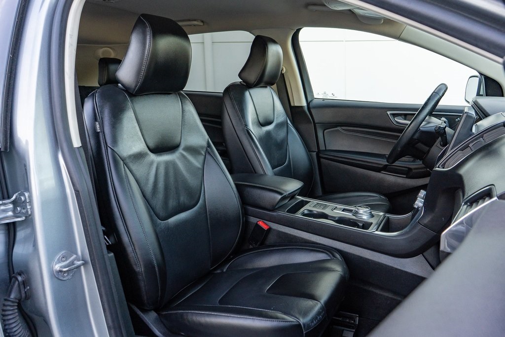 Vehicle image 14 of 31