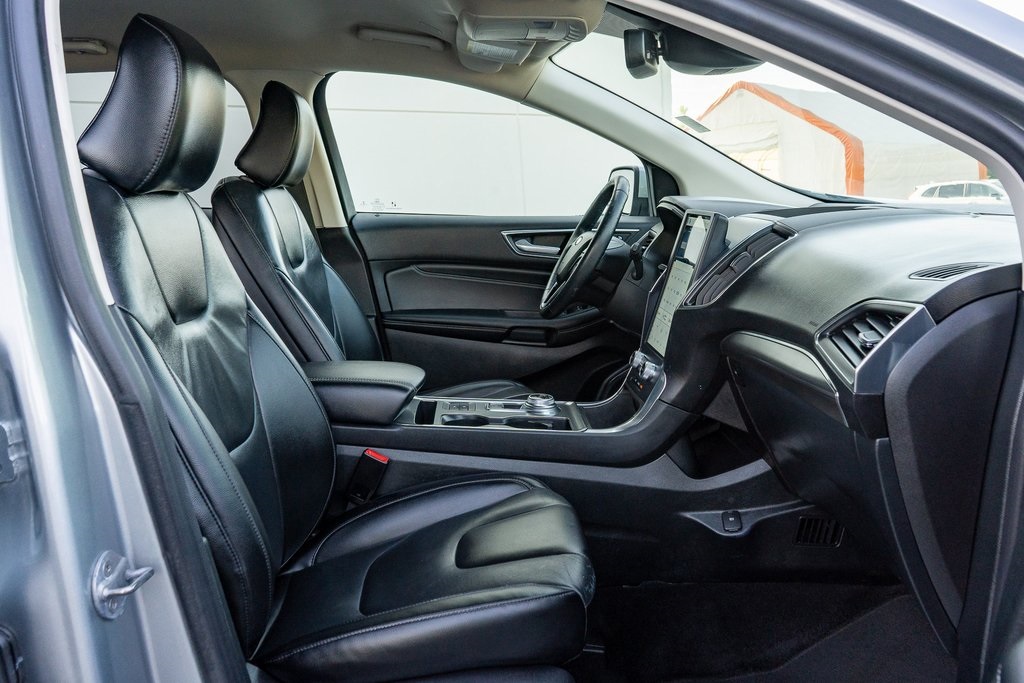 Vehicle image 15 of 31