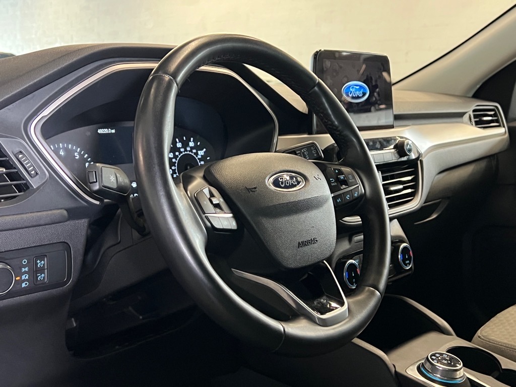Vehicle image 8 of 24