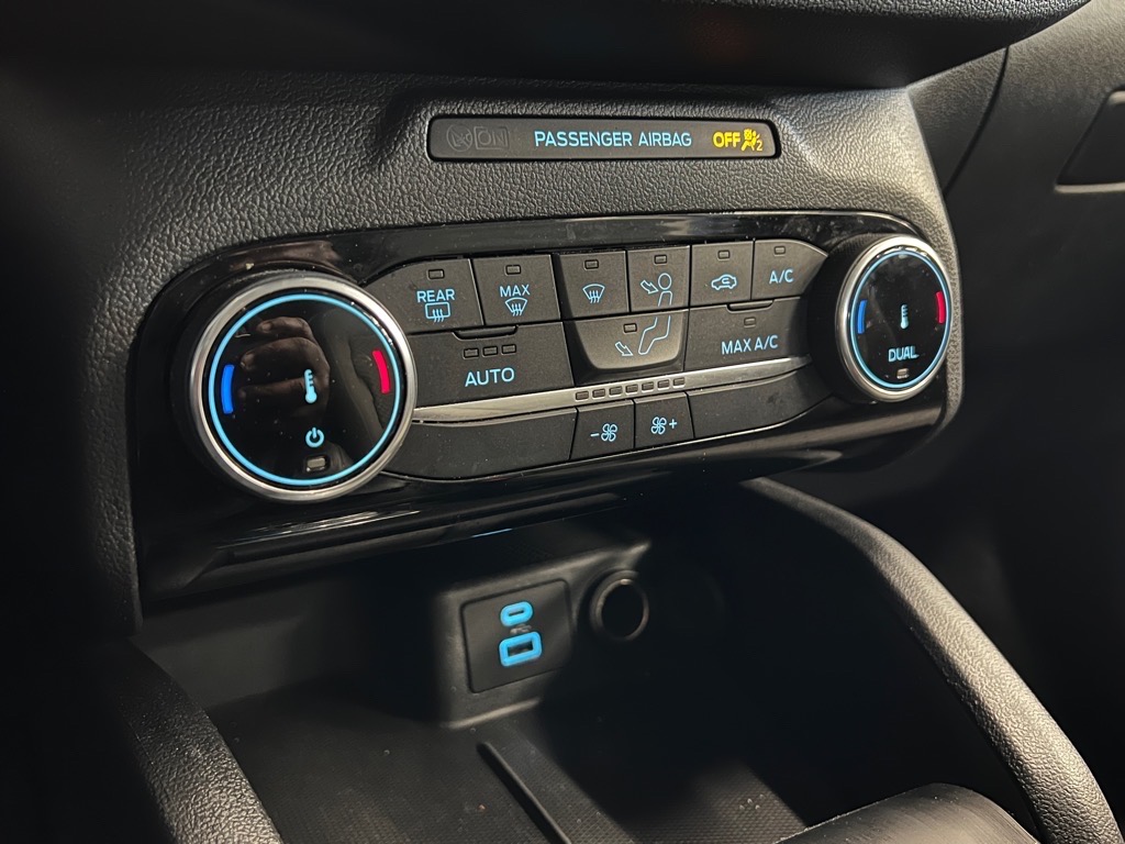 Vehicle image 15 of 24