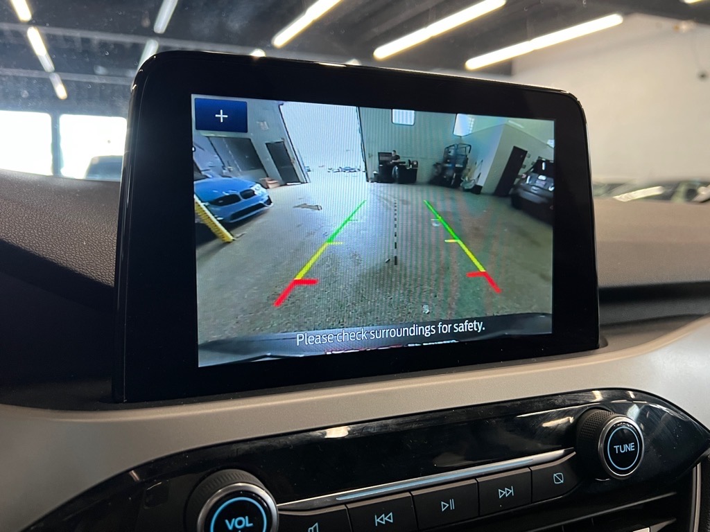 Vehicle image 14 of 24