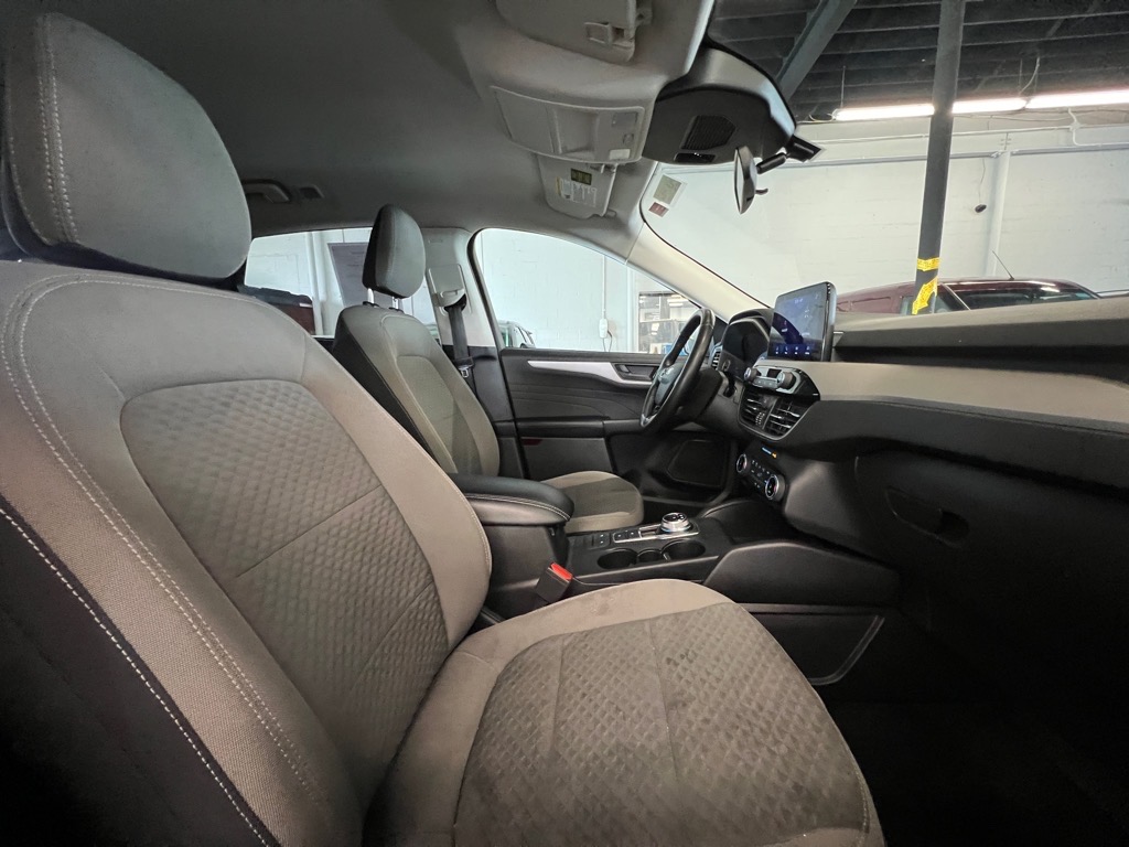 Vehicle image 21 of 24