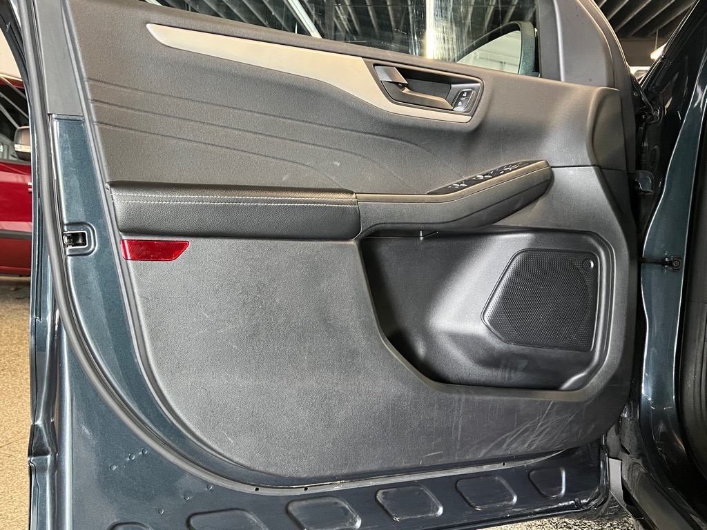 Vehicle image 6 of 24