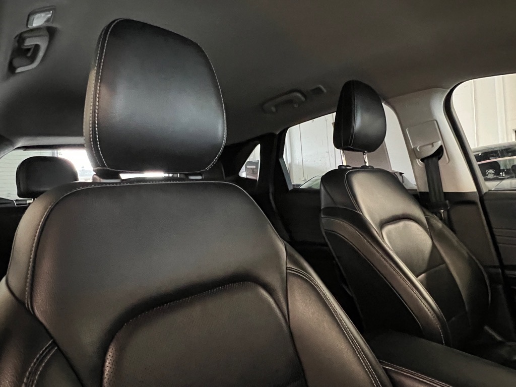 Vehicle image 18 of 20