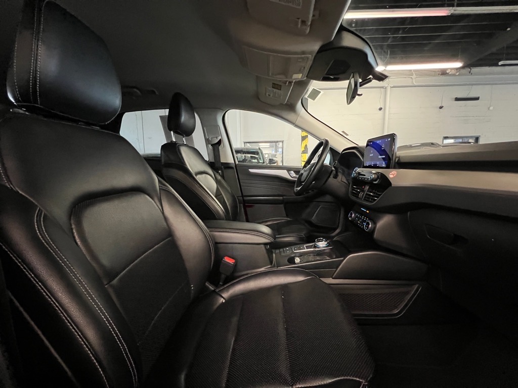 Vehicle image 17 of 20