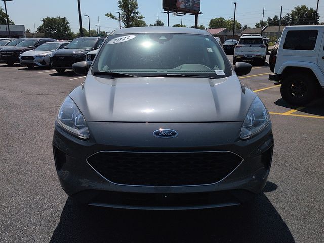 2022 Ford Escape SE Image 2 of 25