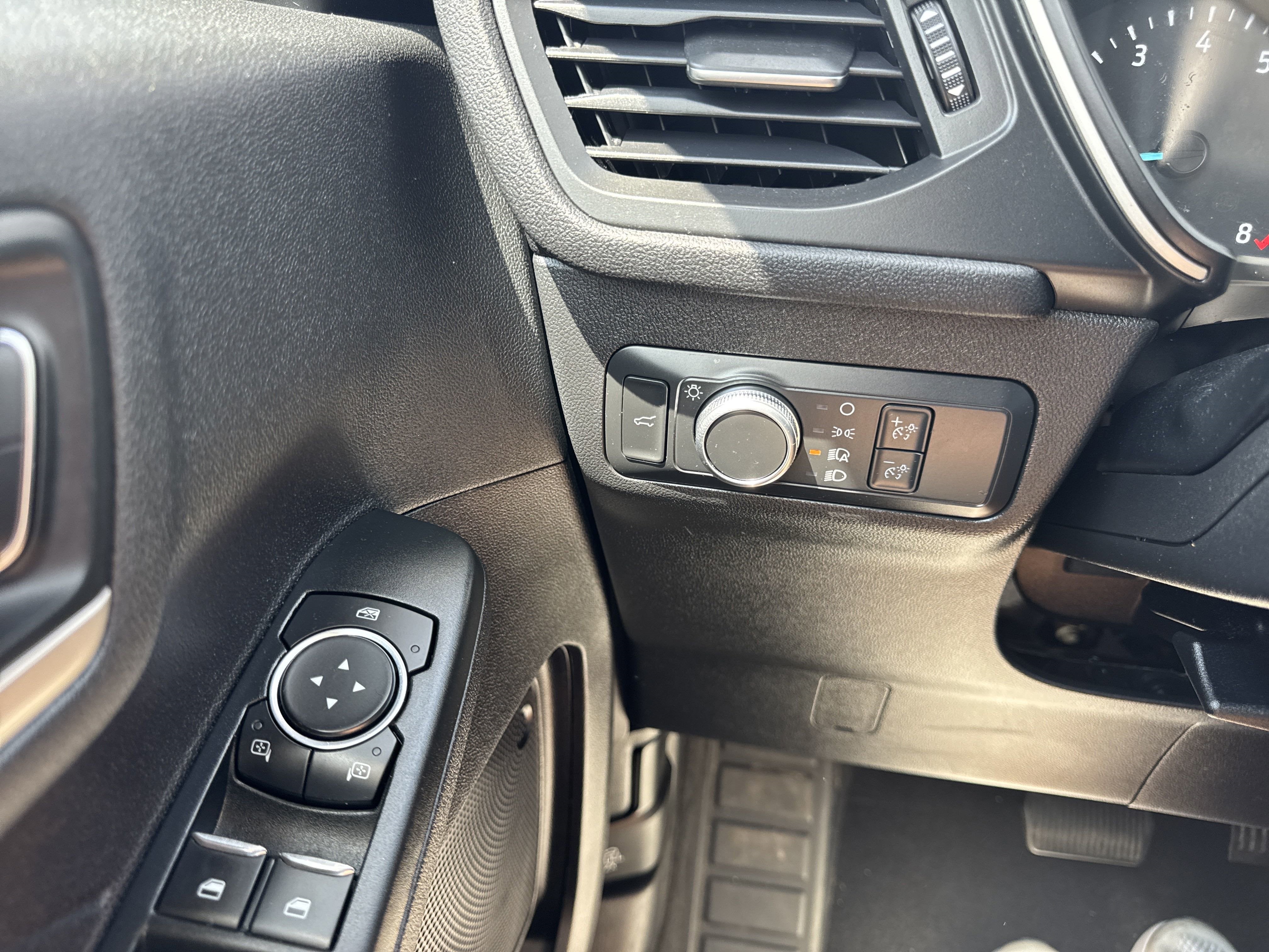 Vehicle image 36 of 51