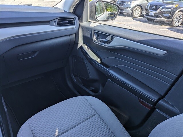 Vehicle image 17 of 28