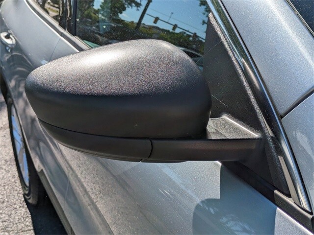 Vehicle image 12 of 28